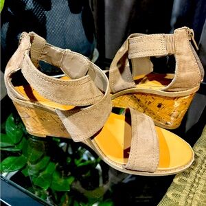 Jorē strapy wedge sandals